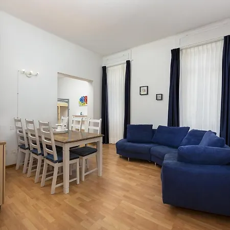 By Lr Apartment Lugano