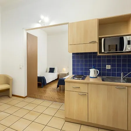 Апартаменти By Lr *