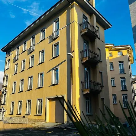 By Lr Apartment *