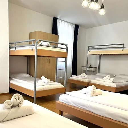 By Lr Апартаменти *